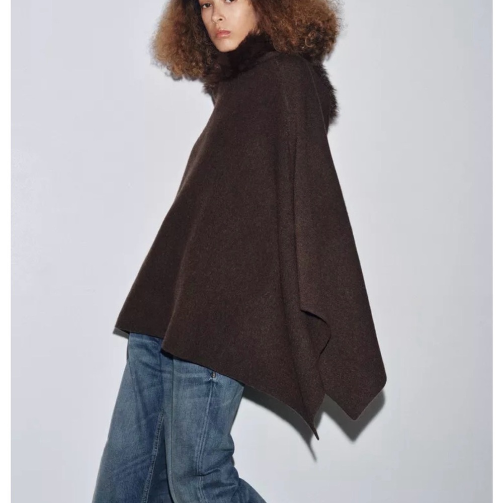 FAUX FUR KNIT CAPE